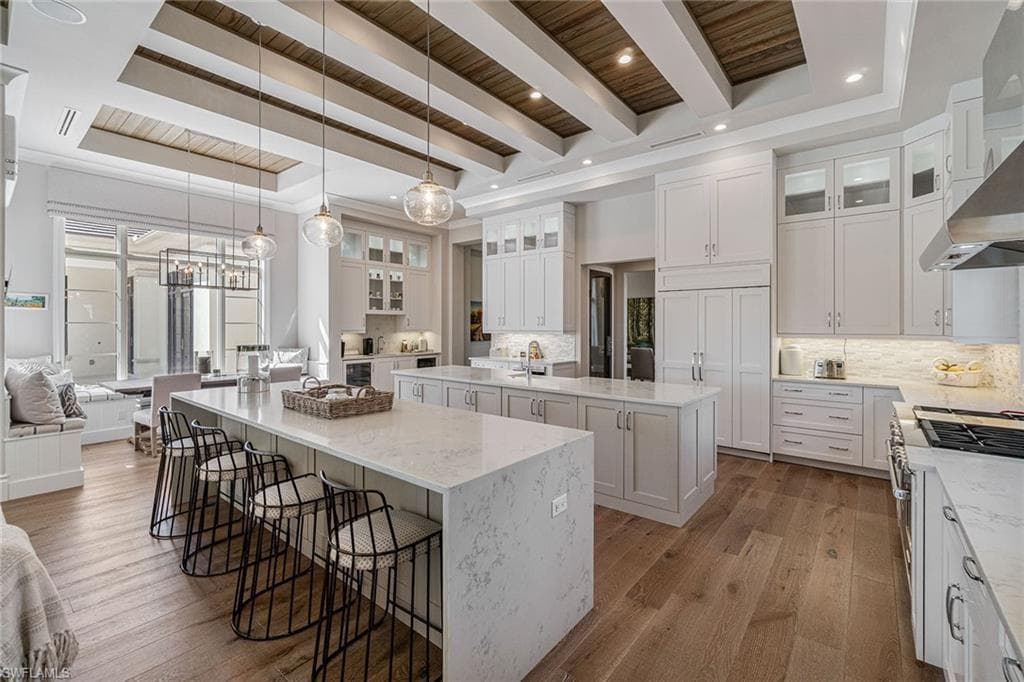 6188 Freemont Dr, Naples, FL 34119-9