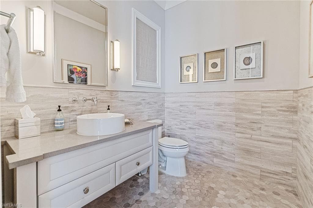 6188 Freemont Dr, Naples, FL 34119-17