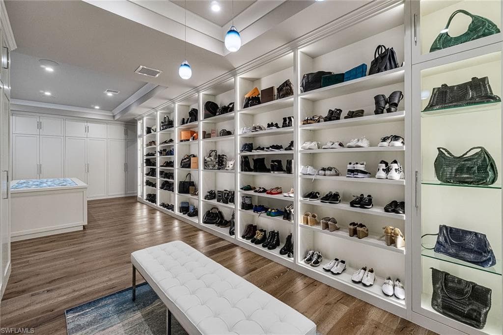 6188 Freemont Dr, Naples, FL 34119-35