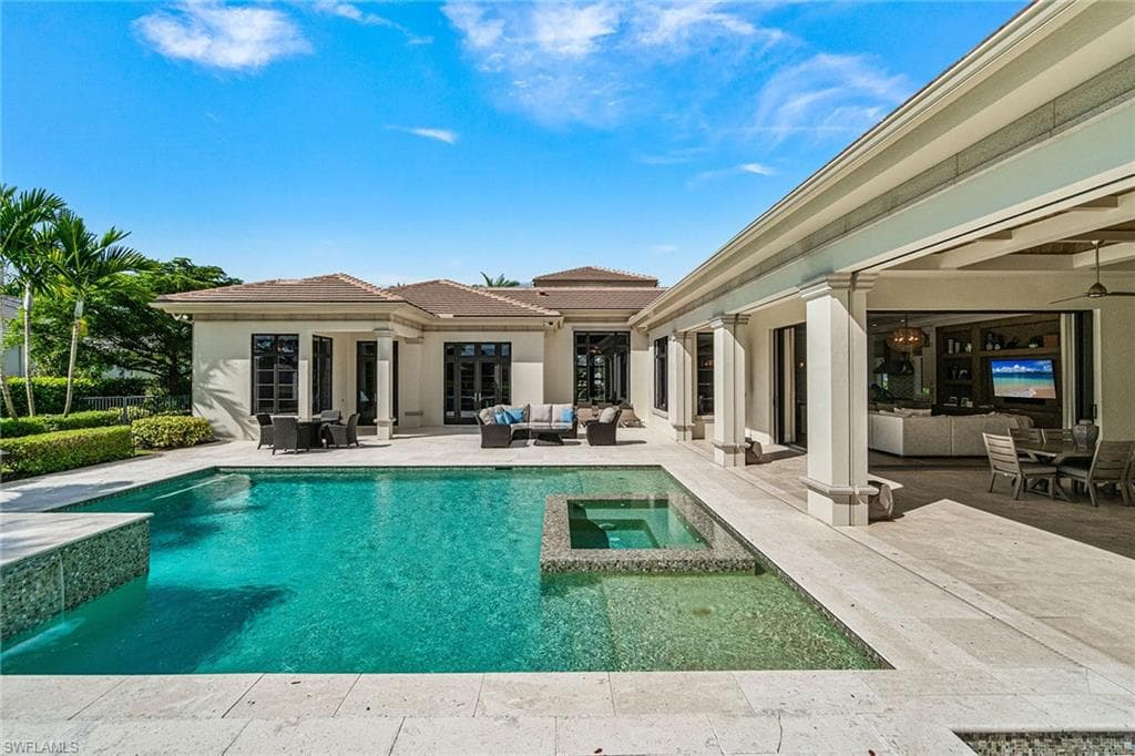 6188 Freemont Dr, Naples, FL 34119-40