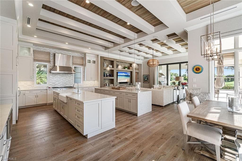 6188 Freemont Dr, Naples, FL 34119-7