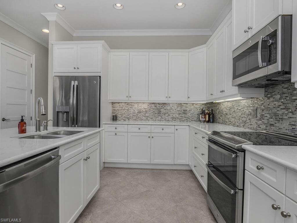 7113 Dominica Dr, Naples, FL 34113-19