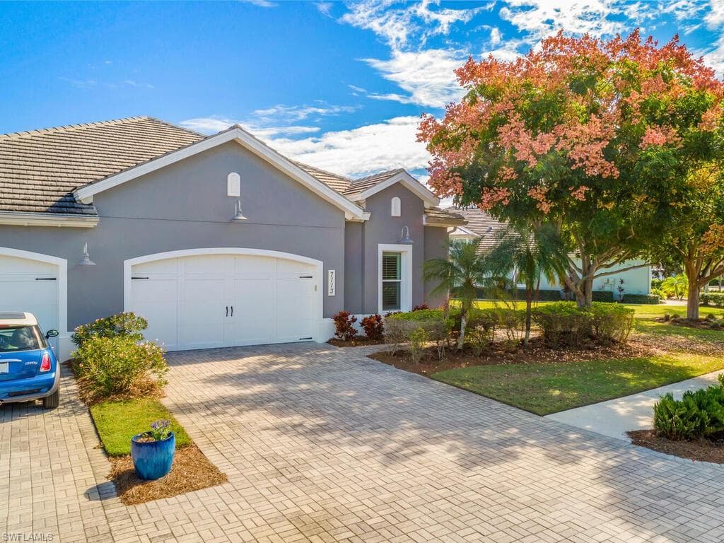 7113 Dominica Dr, Naples, FL 34113-3