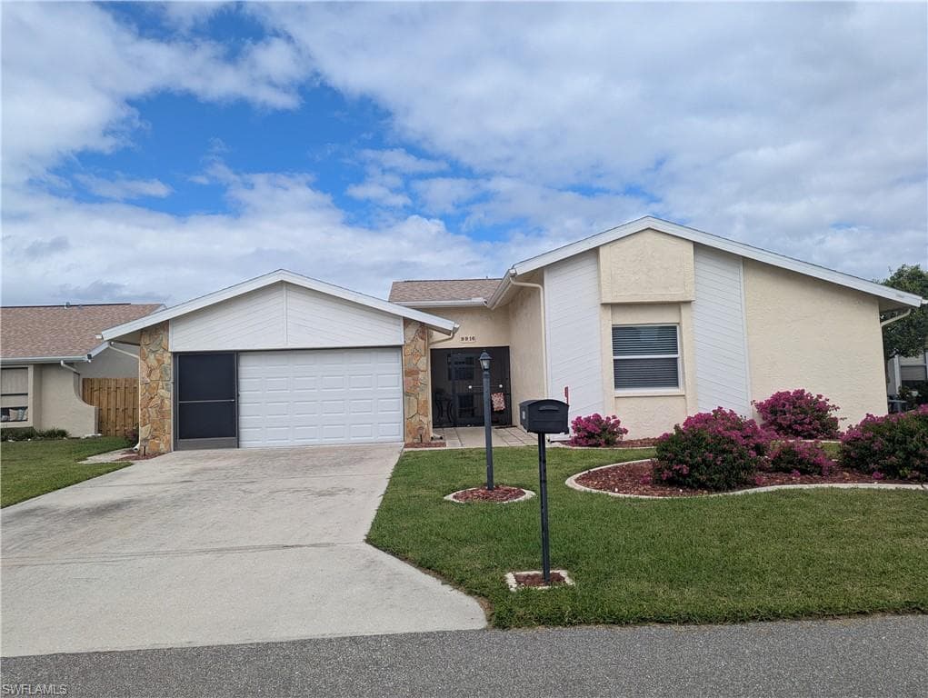 9916 Vanillaleaf St, Fort Myers, FL 33919-1