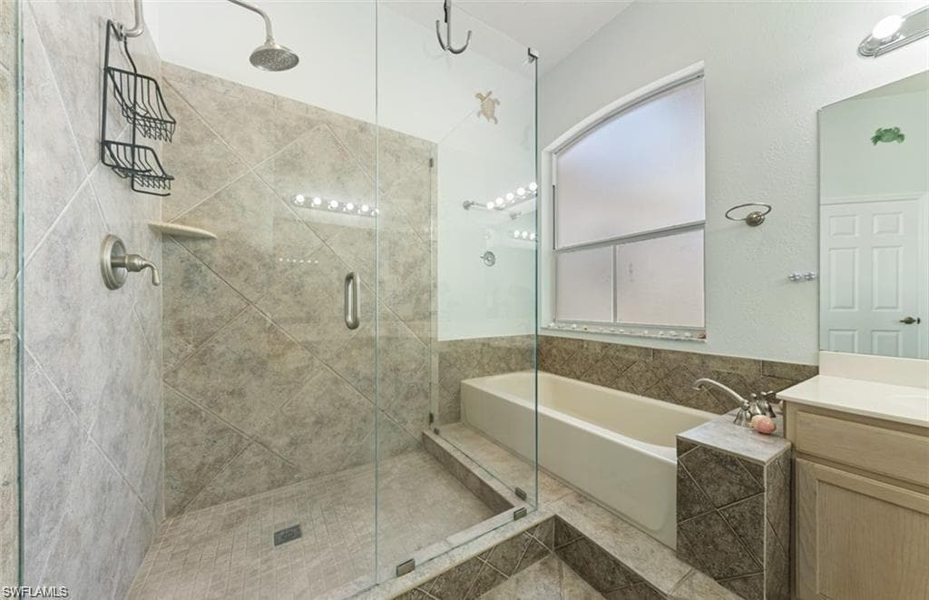 9050 Las Maderas Dr 201, Bonita Springs, FL 34135-11