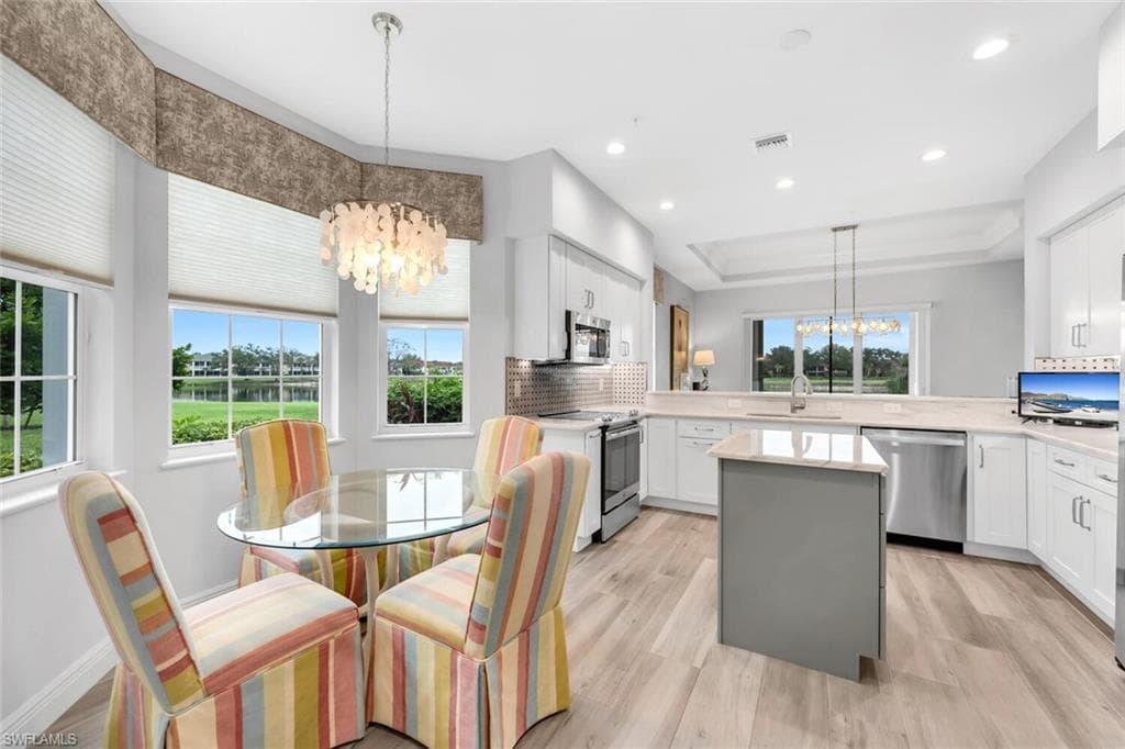 612 El Camino Real 101, Naples, FL 34119-8