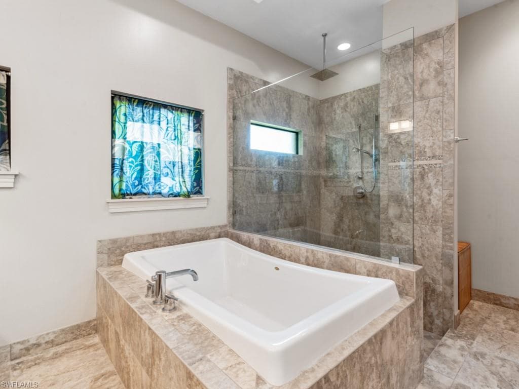 580 Goldcoast Ct, Marco Island, FL 34145-19