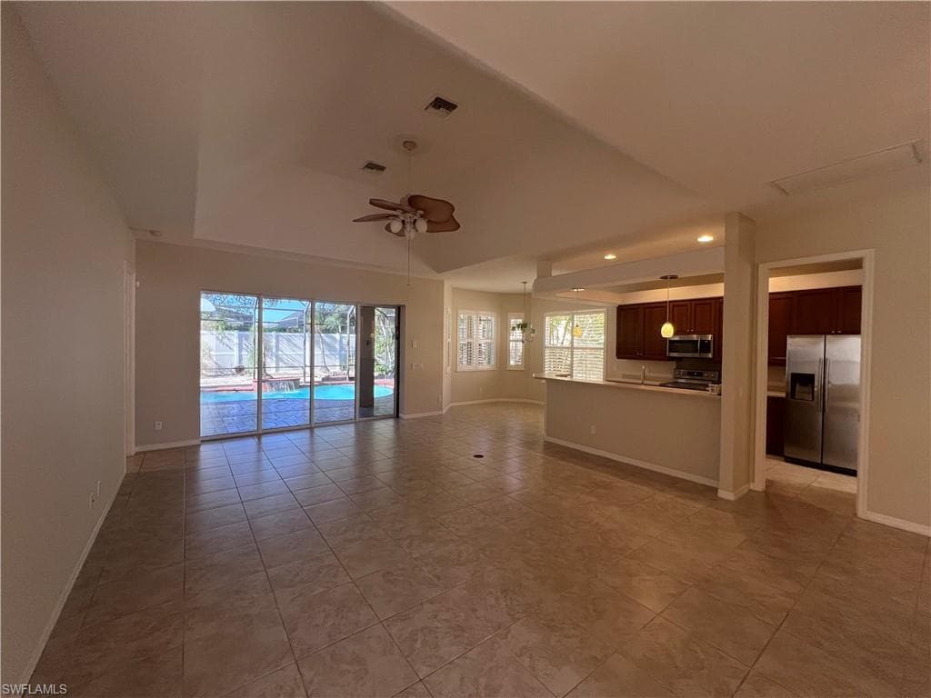 10915 Fieldfair Dr, Naples, FL 34119-8