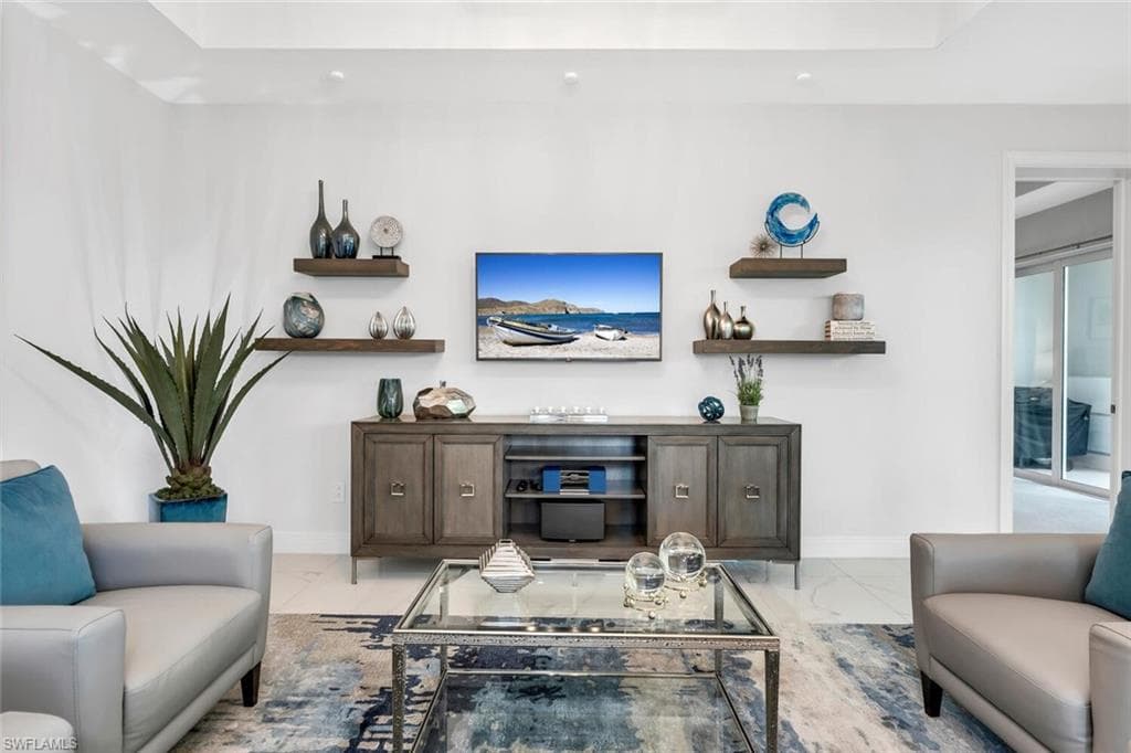 605 El Camino Real 102, Naples, FL 34119-6