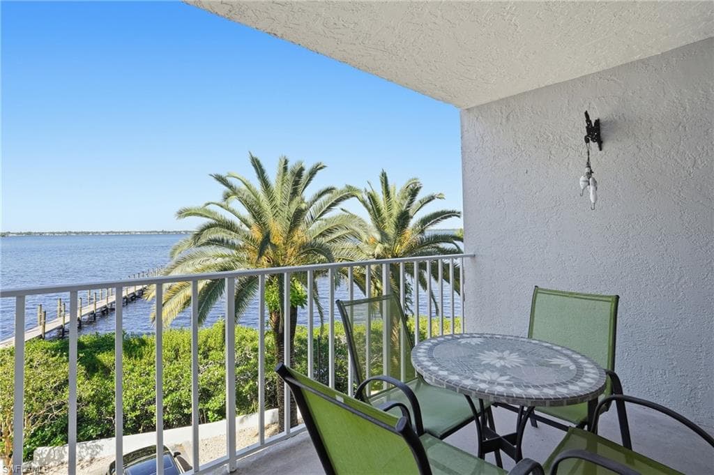 2875 Palm Beach Blvd 202, Fort Myers, FL 33916-10