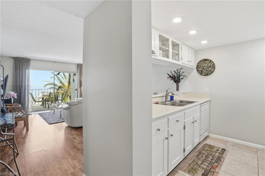 2875 Palm Beach Blvd 202, Fort Myers, FL 33916-15