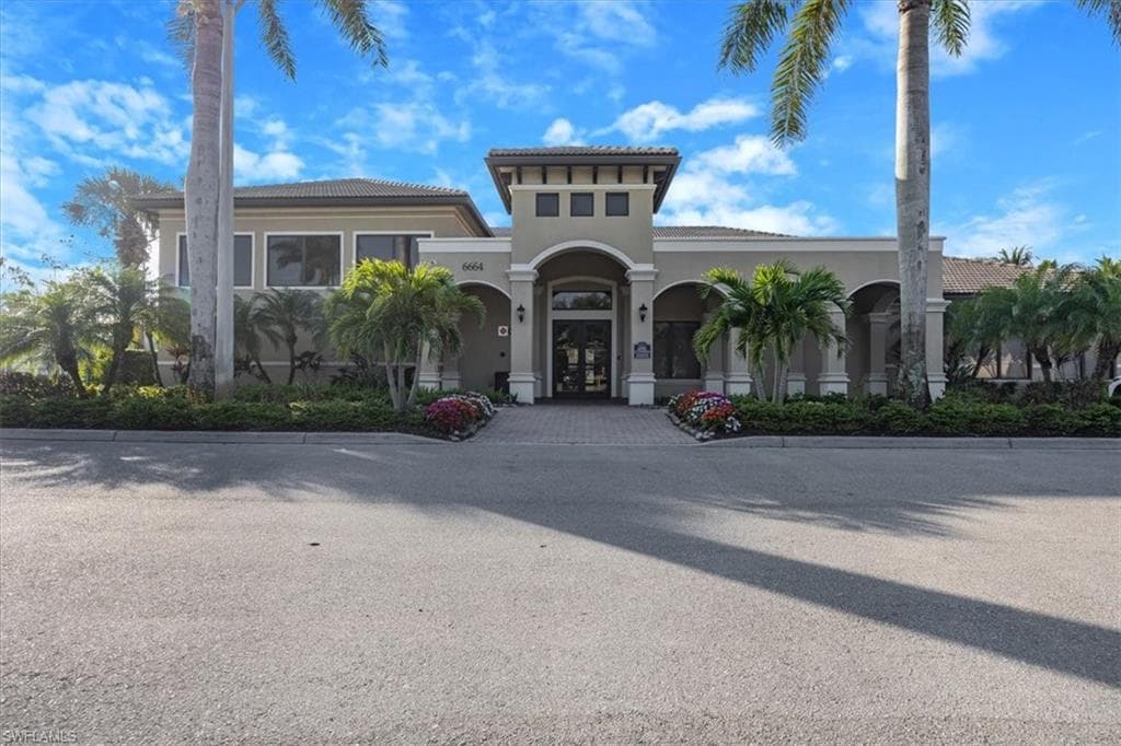 6525 Monterey Pt 201, Naples, FL 34105-26