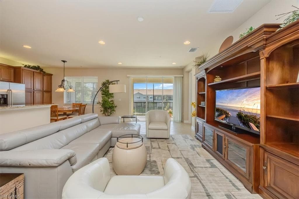 6525 Monterey Pt 201, Naples, FL 34105-2