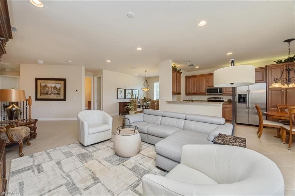 6525 Monterey Pt 201, Naples, FL 34105-4