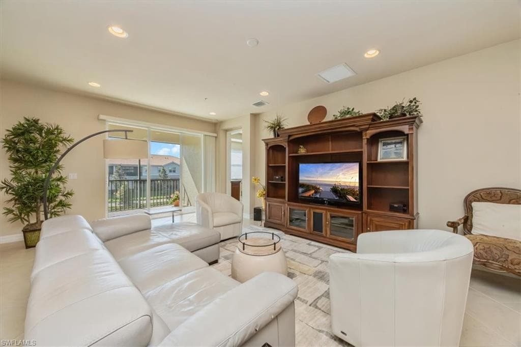 6525 Monterey Pt 201, Naples, FL 34105-5