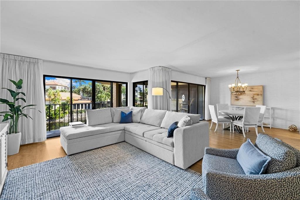 6710 Pelican Bay Blvd 422, Naples, FL 34108-1