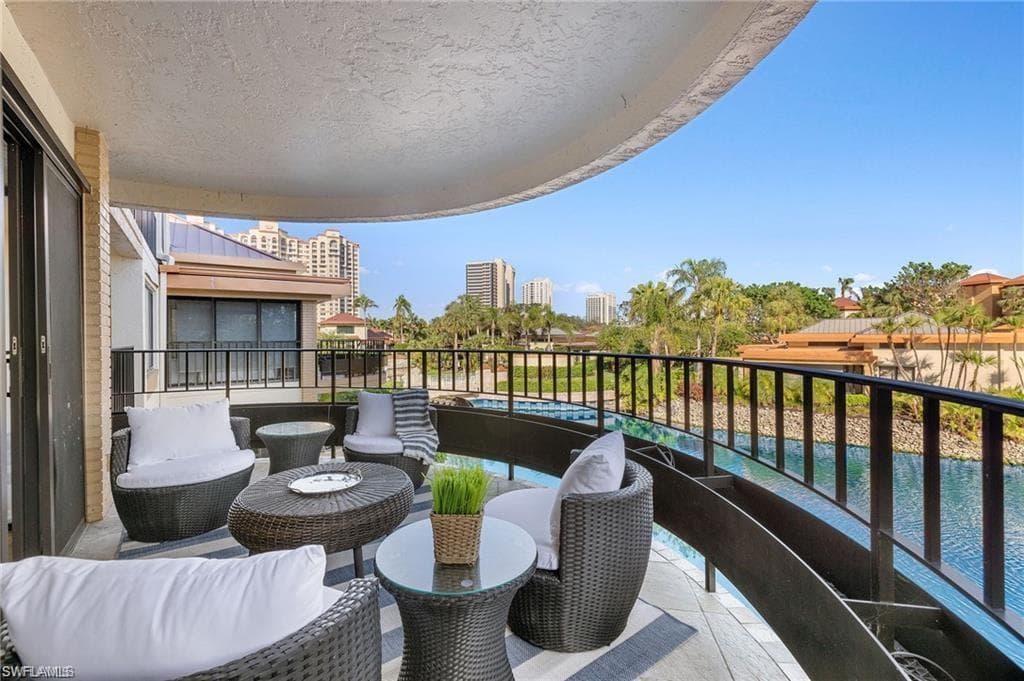 6710 Pelican Bay Blvd 422, Naples, FL 34108-37