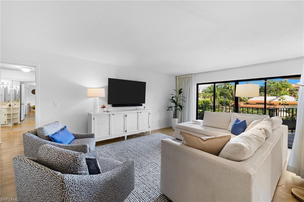 6710 Pelican Bay Blvd 422, Naples, FL 34108-2