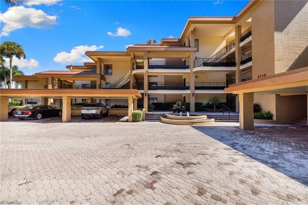 6710 Pelican Bay Blvd 422, Naples, FL 34108-43