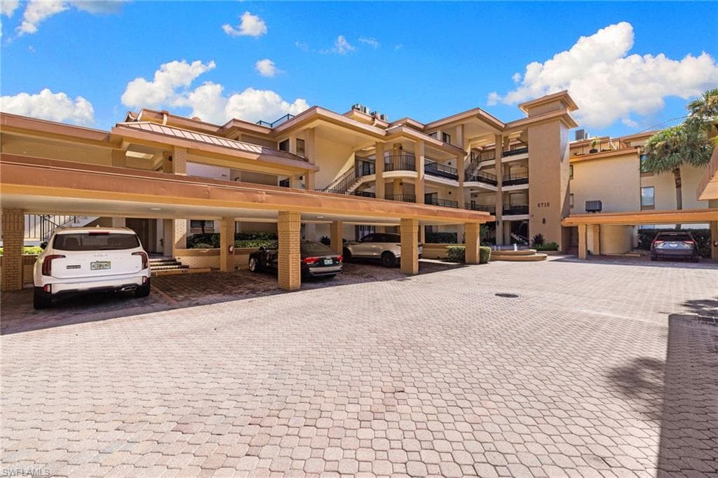 6710 Pelican Bay Blvd 422, Naples, FL 34108-44