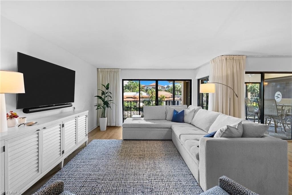 6710 Pelican Bay Blvd 422, Naples, FL 34108-3