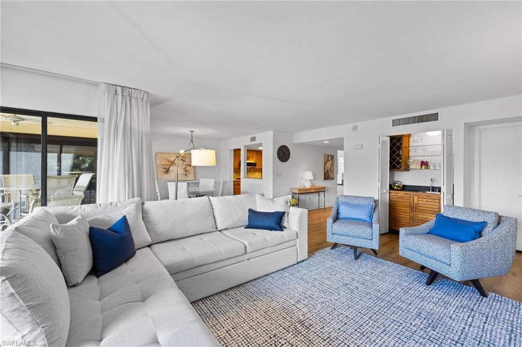 6710 Pelican Bay Blvd 422, Naples, FL 34108-5