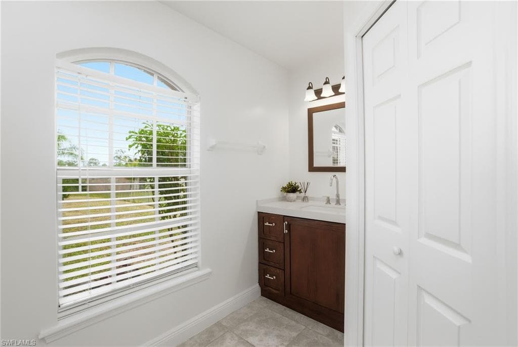 2075 Desoto Blvd N, Naples, FL 34120-21