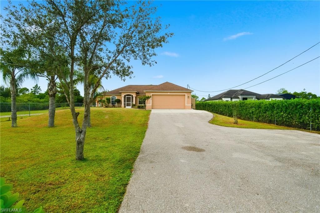 2075 Desoto Blvd N, Naples, FL 34120-32