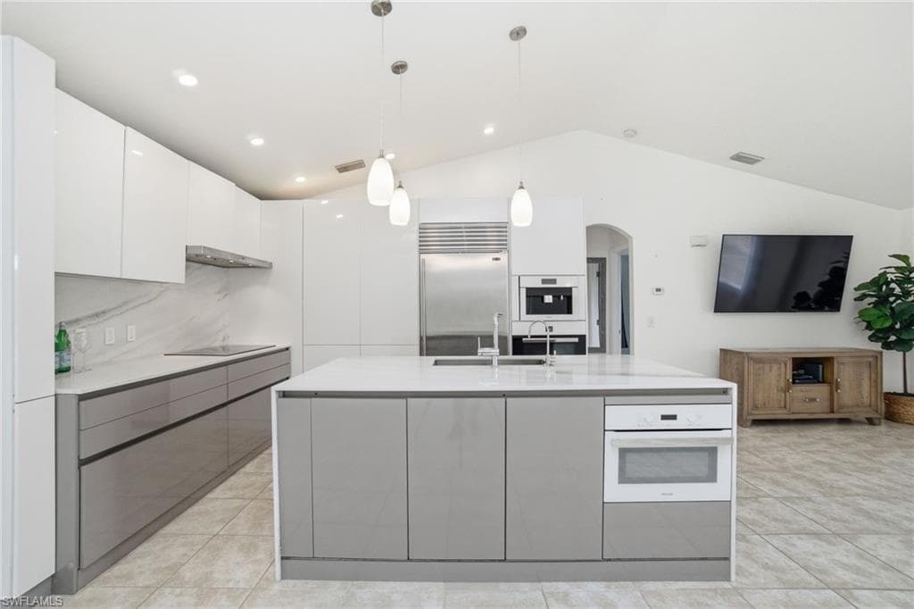 2075 Desoto Blvd N, Naples, FL 34120-5