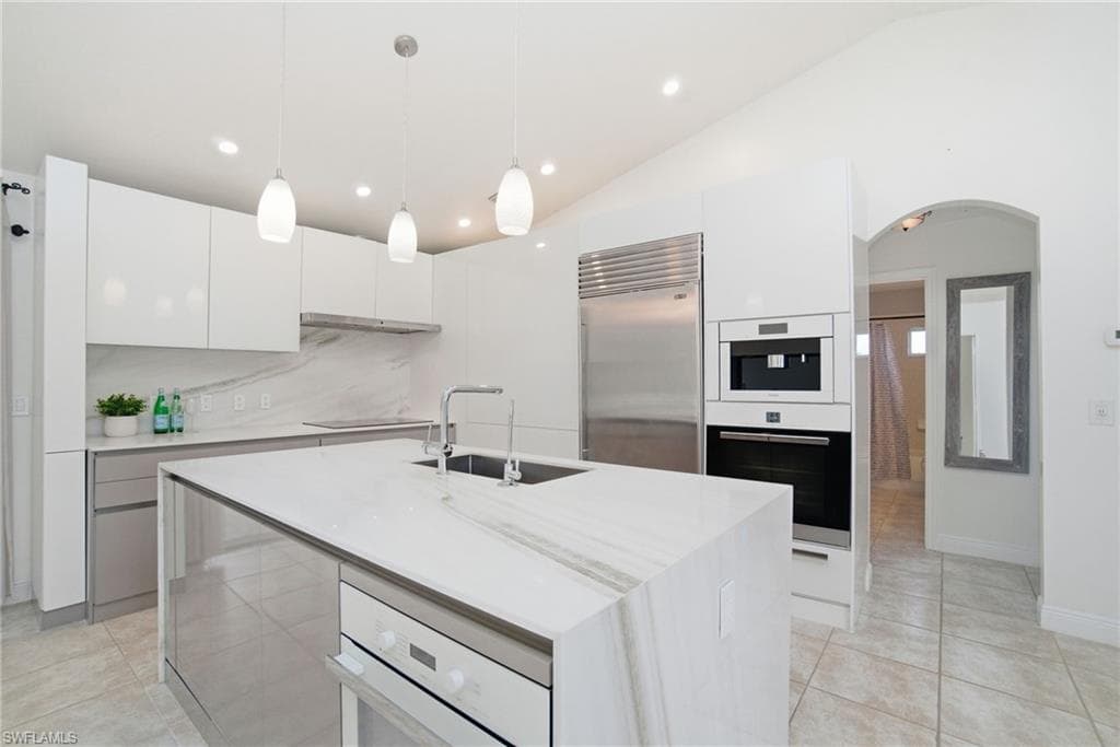 2075 Desoto Blvd N, Naples, FL 34120-6