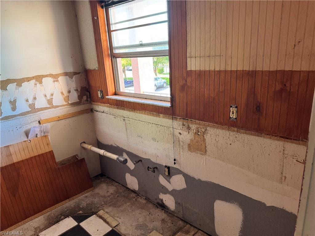 200 Turtle Lake Ct 205, Naples, FL 34105-9