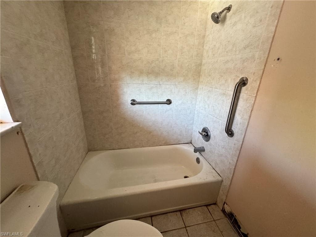 200 Turtle Lake Ct 205, Naples, FL 34105-18