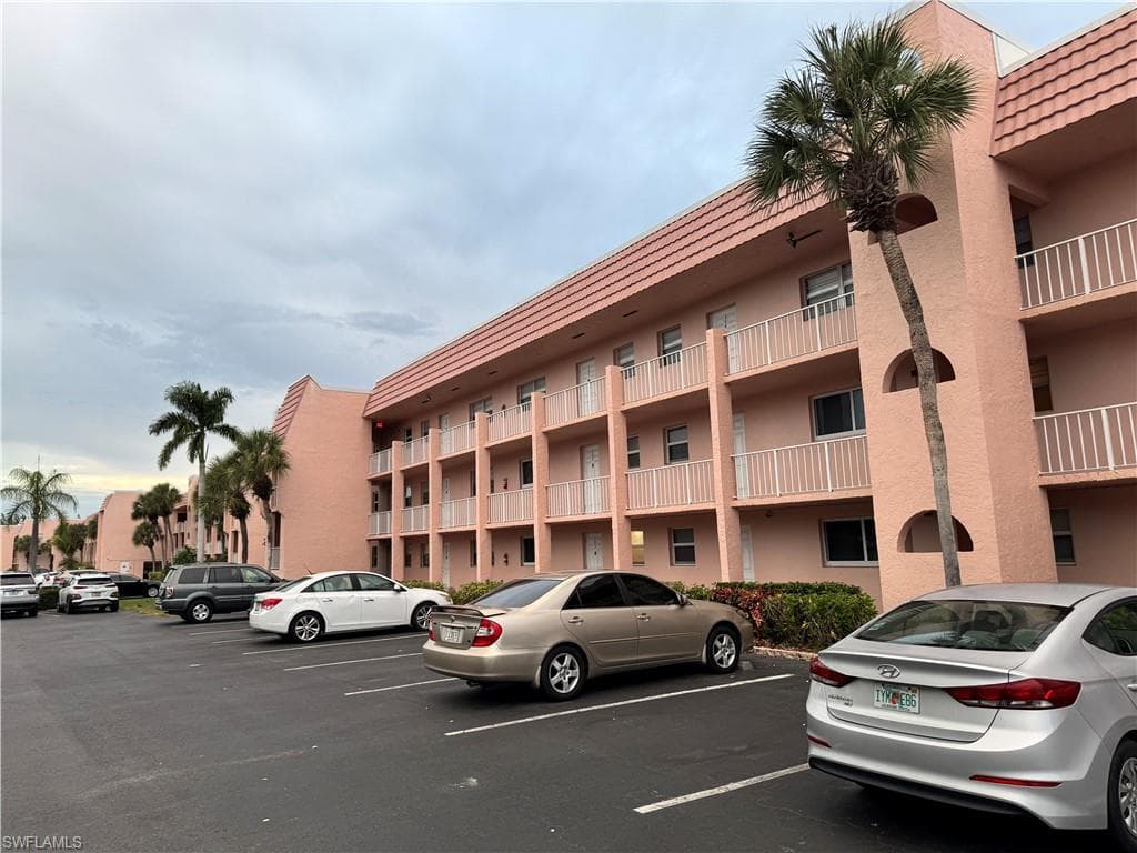 200 Turtle Lake Ct 205, Naples, FL 34105-22