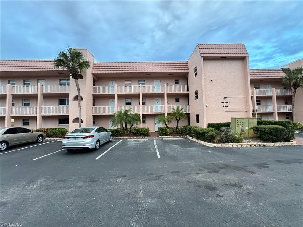 200 Turtle Lake Ct 205, Naples, FL 34105-23