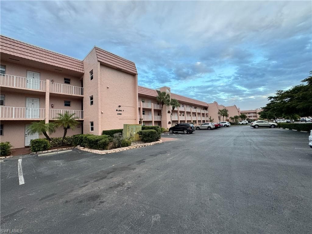 200 Turtle Lake Ct 205, Naples, FL 34105-24