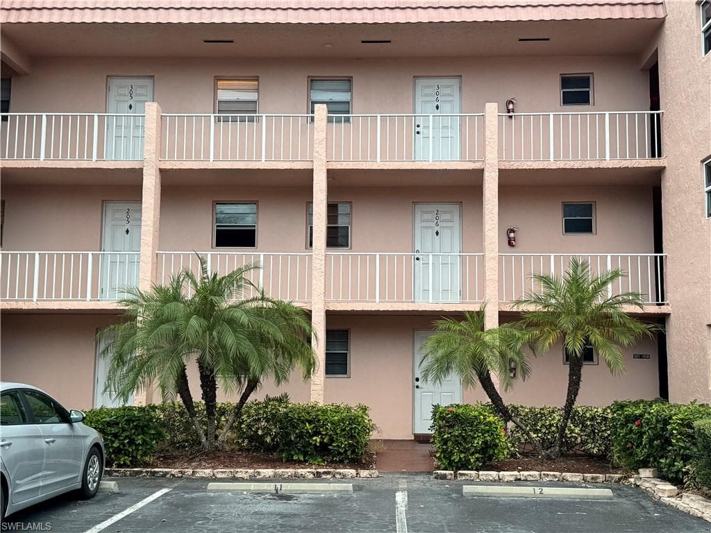 200 Turtle Lake Ct 205, Naples, FL 34105-25