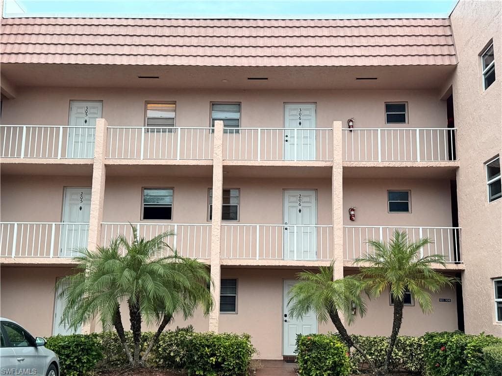 200 Turtle Lake Ct 205, Naples, FL 34105-26