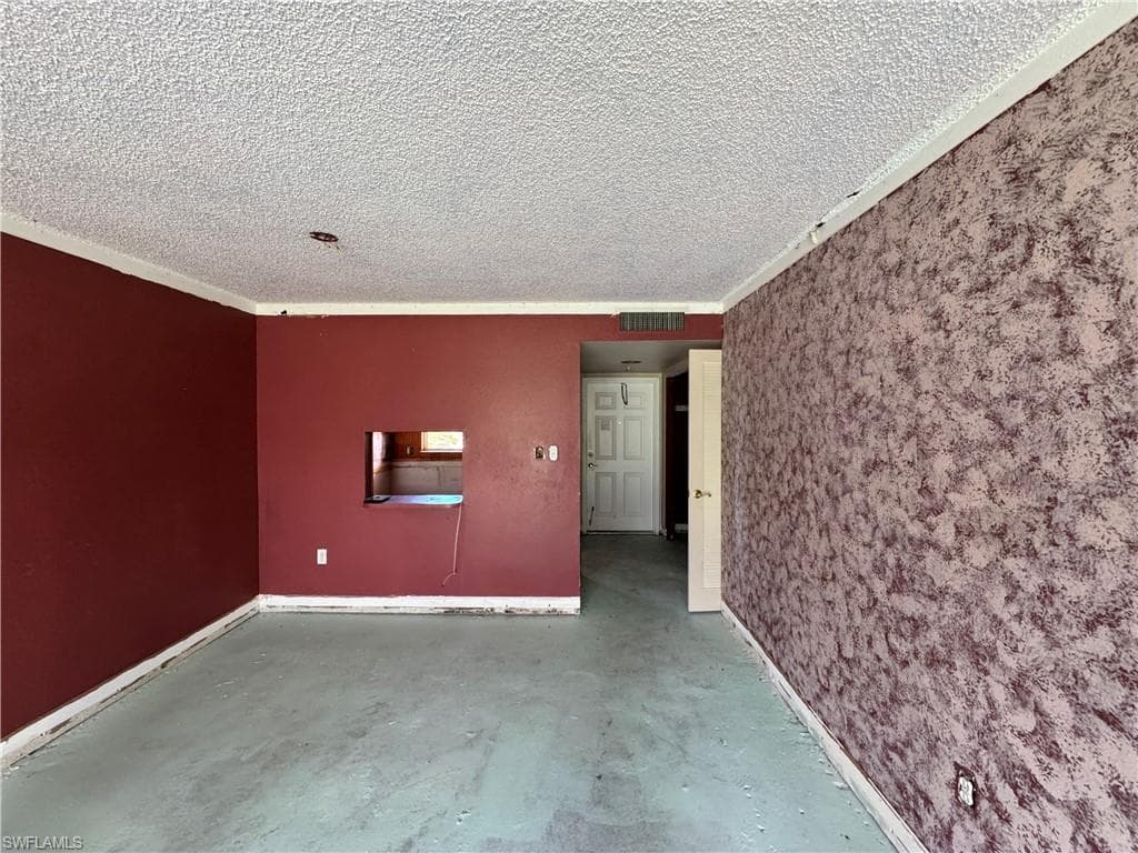 200 Turtle Lake Ct 205, Naples, FL 34105-3