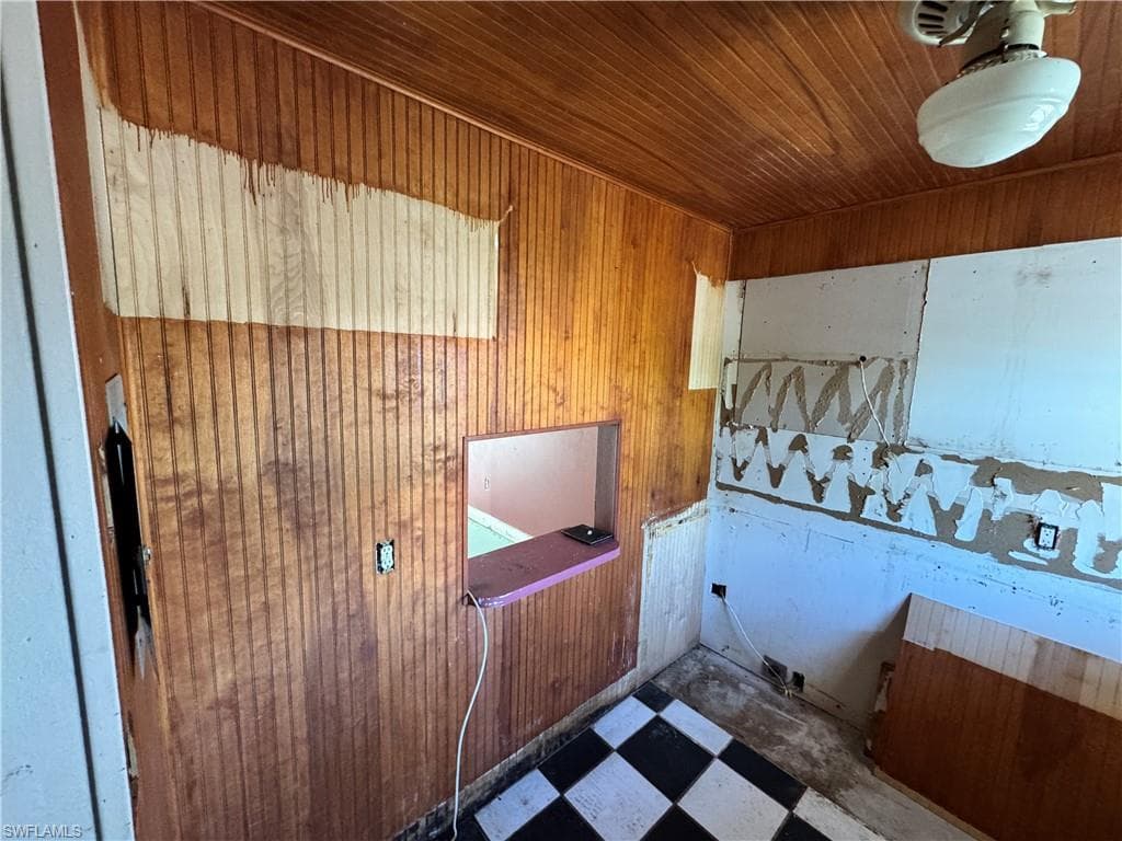 200 Turtle Lake Ct 205, Naples, FL 34105-6