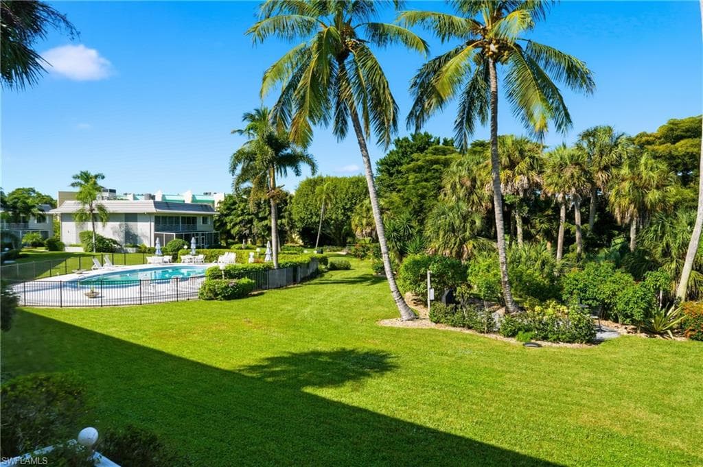 215 Cypress Way E D8, Naples, FL 34110-15