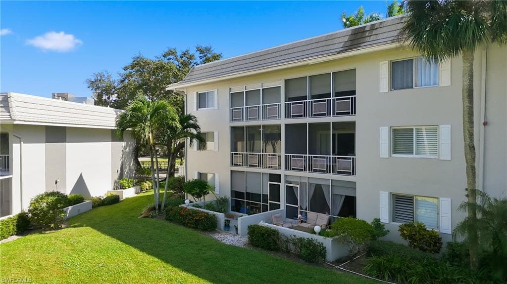 215 Cypress Way E D8, Naples, FL 34110-16