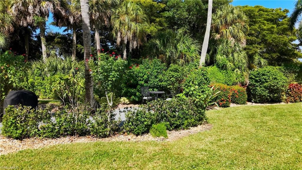215 Cypress Way E D8, Naples, FL 34110-20