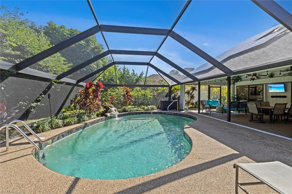 2529 Kings Lake Blvd, Naples, FL 34112-8