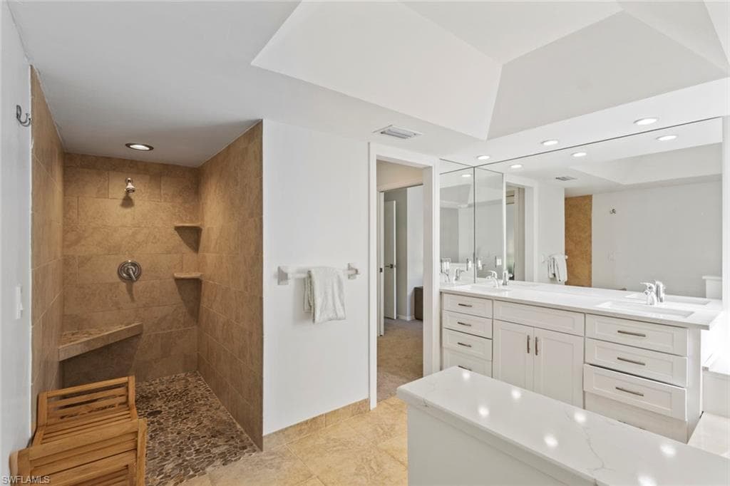 2529 Kings Lake Blvd, Naples, FL 34112-17