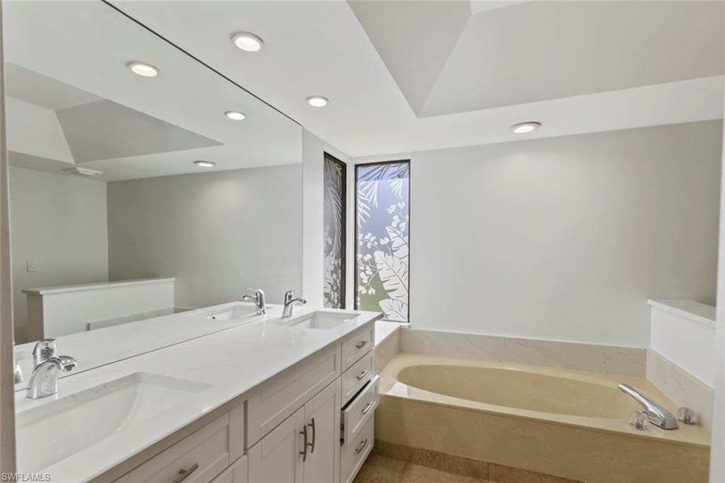 2529 Kings Lake Blvd, Naples, FL 34112-18