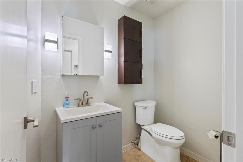 2529 Kings Lake Blvd, Naples, FL 34112-22