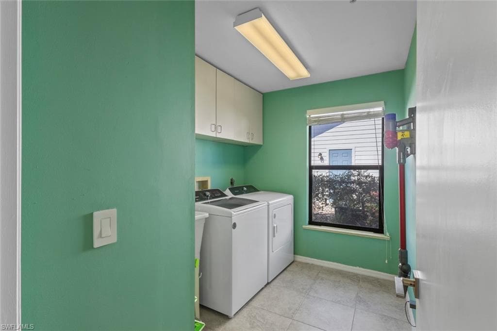 2529 Kings Lake Blvd, Naples, FL 34112-23