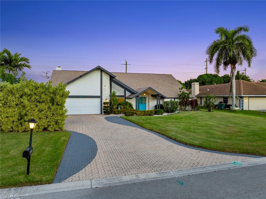 2529 Kings Lake Blvd, Naples, FL 34112-25