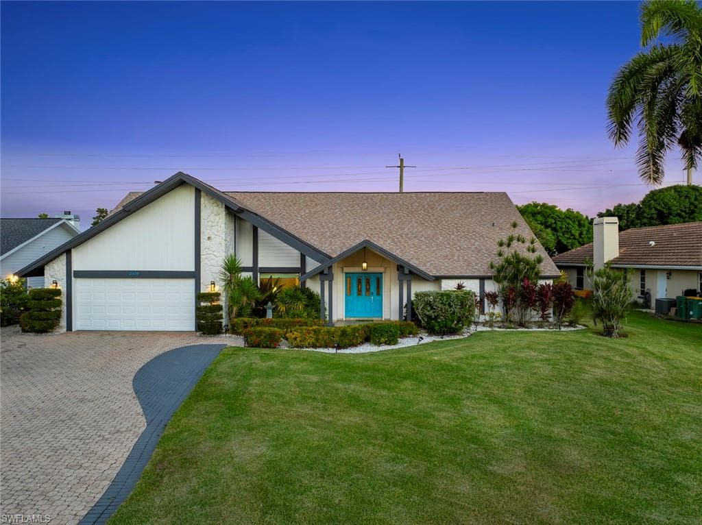 2529 Kings Lake Blvd, Naples, FL 34112-30