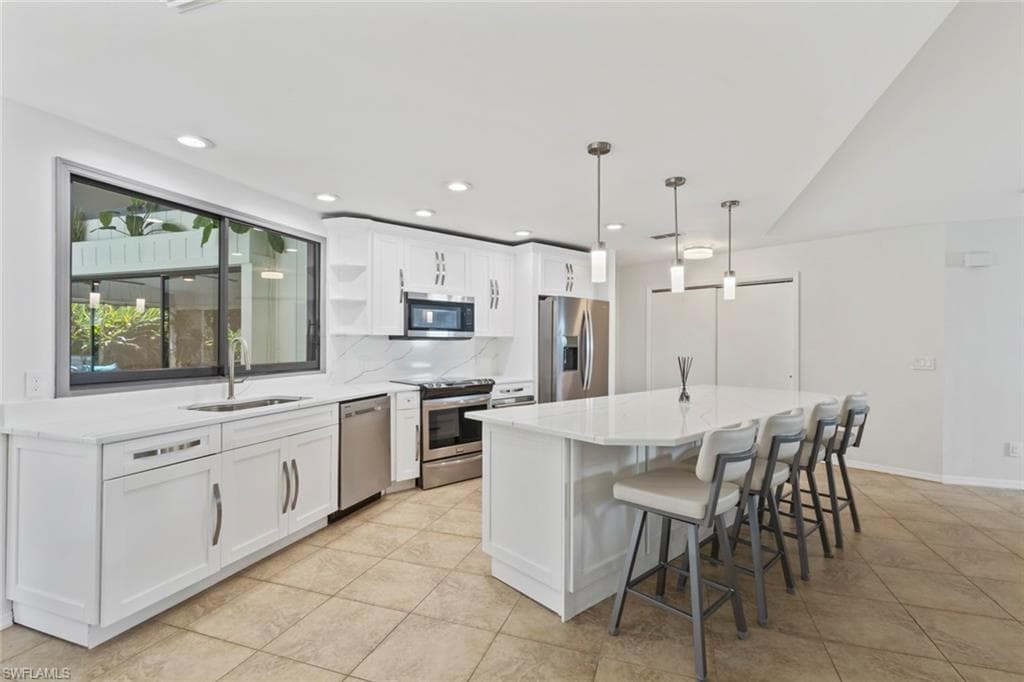 2529 Kings Lake Blvd, Naples, FL 34112-3